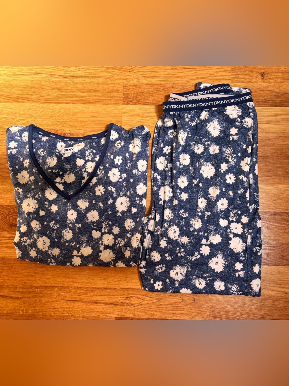 DKNY Blue w/ White Flowers Long Sleeve Pajama Set w/Pockets Women’s Size Large